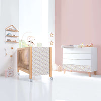 Lettino 60x120 cm legno con vinile fiori rosa sulla testata · Ombra Liberty