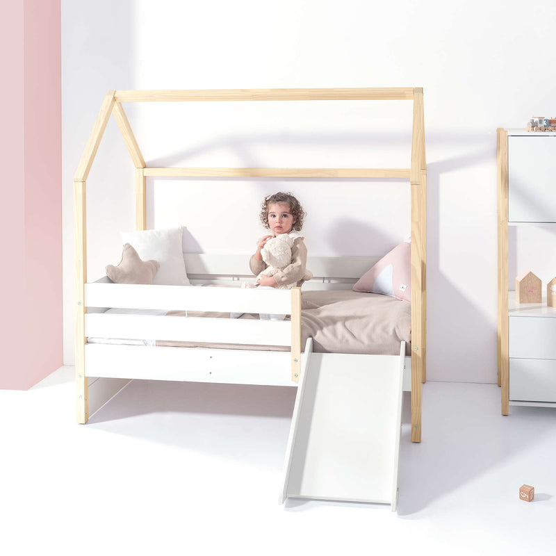 cama montessori con forma de casita