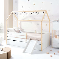 cama grande con forma de casa