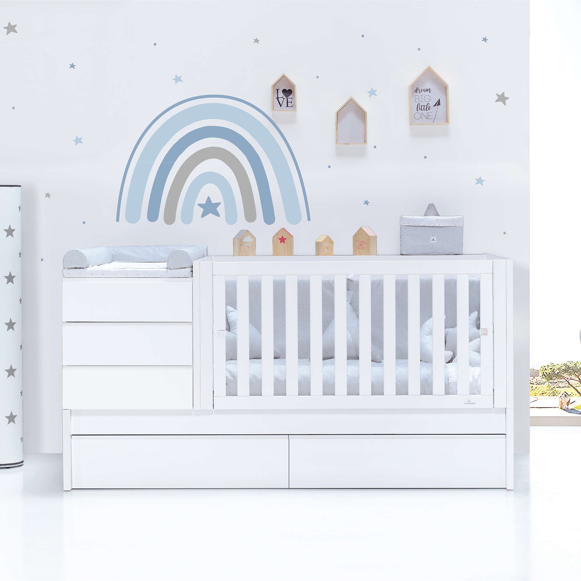 Cuna transformable en cama Sero Kubo White de líneas sencillas