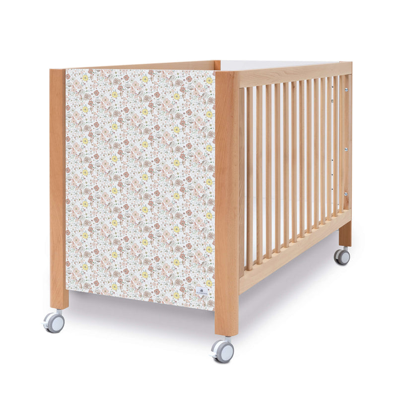 Lettino 60x120 cm legno con vinile fiori rosa sulla testata · Ombra Liberty