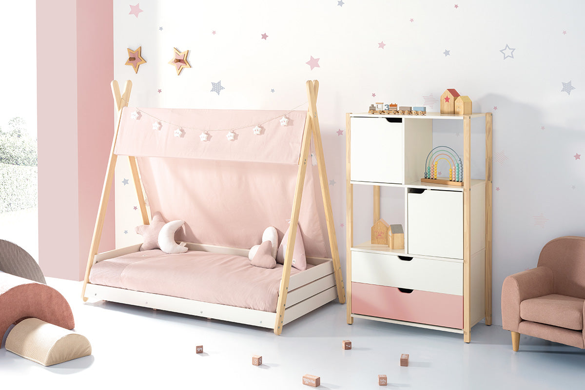 Habitación Montessori para niñas en color rosa, blanco y madera