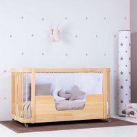 Camita Montessori de madera natural dos en uno convertible en cuna