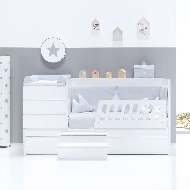 Cuna transformable en cama en blanco